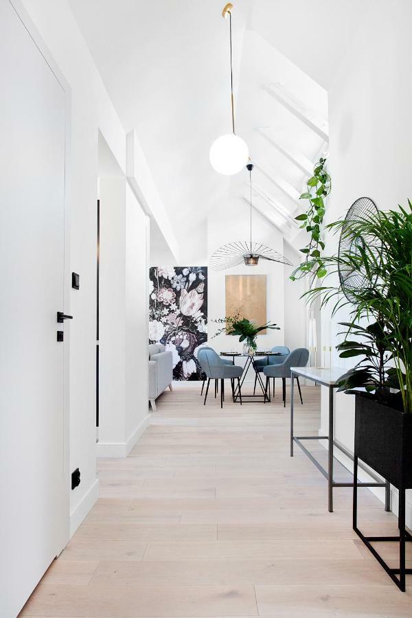Apartment On The Roof *
